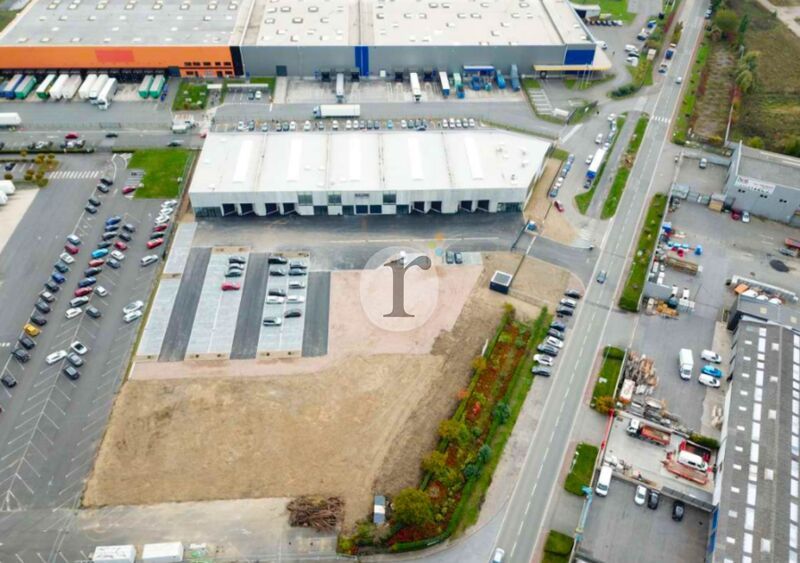 Aires d'Entreprises vous propose, à la location, 