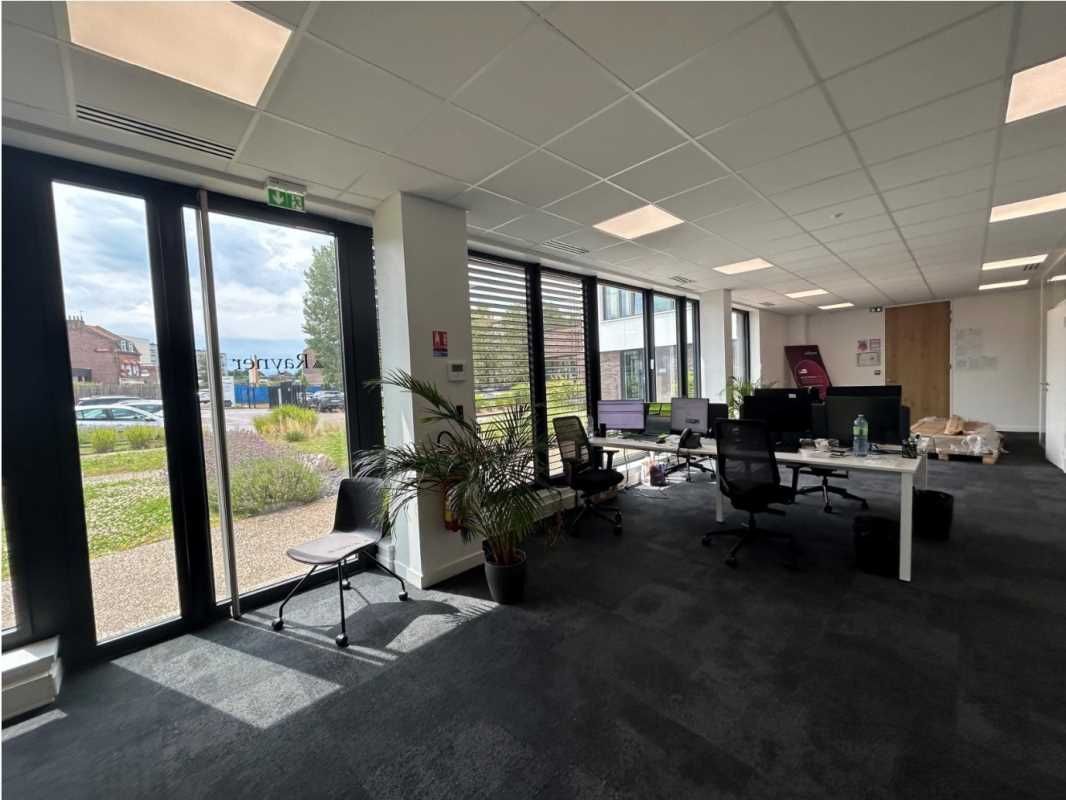 Aires d'Entreprises vous propose, à la location, 