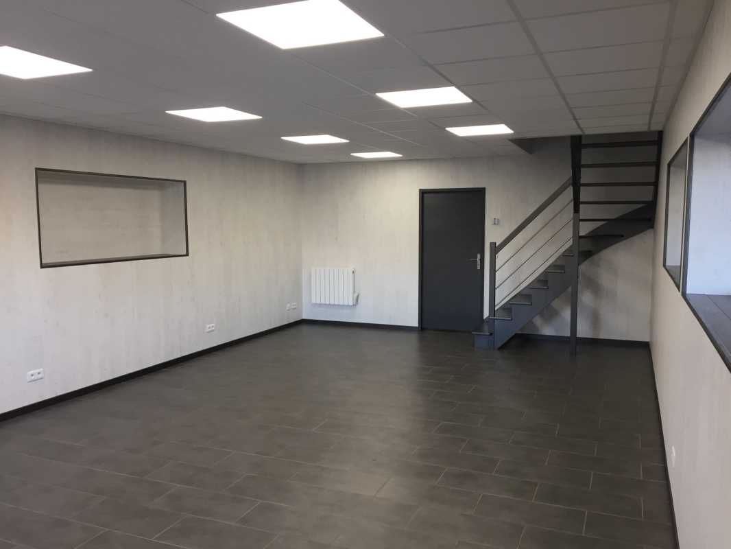 À louer, sur la zone industrielle de (59) - Sars 