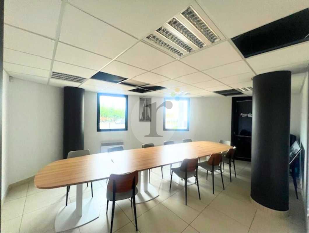 Aires d'Entreprises vous propose, à la location, 