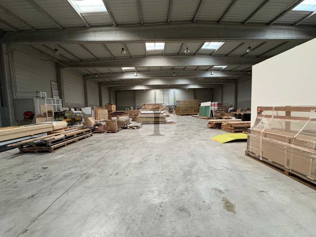 Aires d'Entreprises vous propose, à la location, 