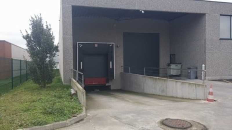 À louer bâtiment indépendant avec de belles prest