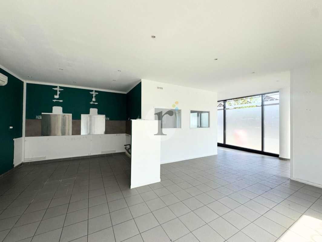 Aires d'entreprises vous propose, à la location, 