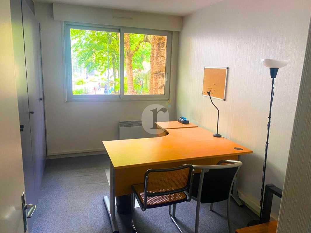 Aires d'Entreprises vous propose, à la location, 