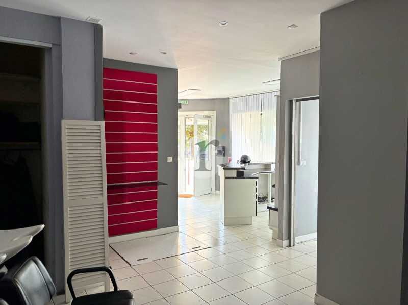 Aires d'Entreprises vous propose, en location à L