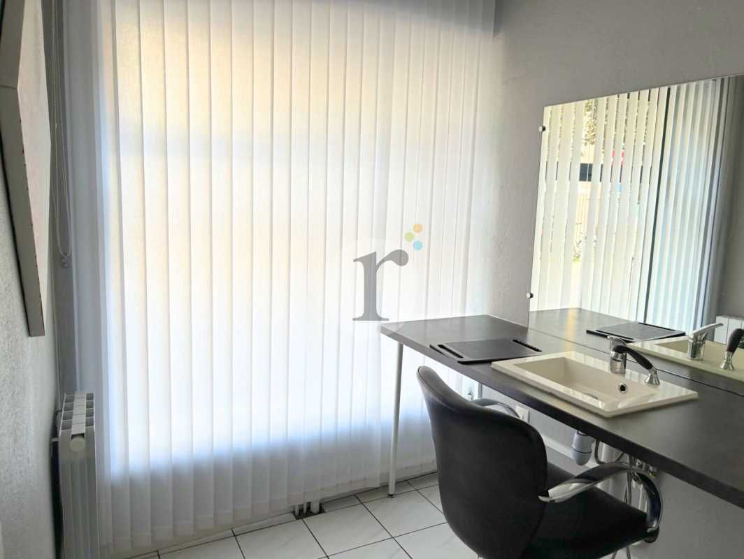 Aires d'Entreprises vous propose, en location à L