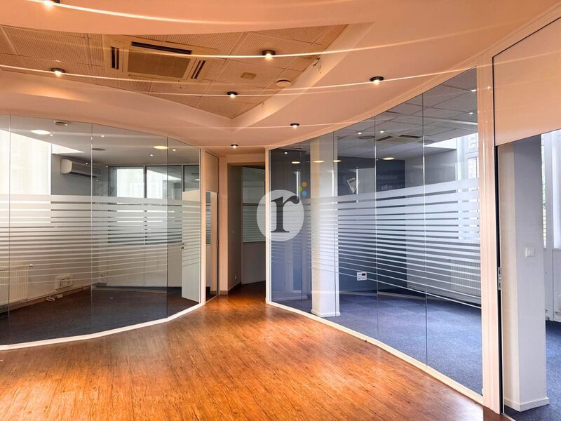 Aires d'Entreprises vous propose, à la location, 