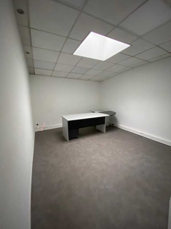 Dans une rue calme, cet immeuble offre 2 surfaces