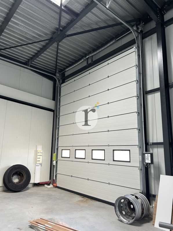 Aires d'Entreprises vous propose, à la location, 