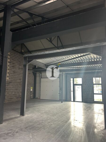 Aires d'Entreprises vous propose, à l'acquisition