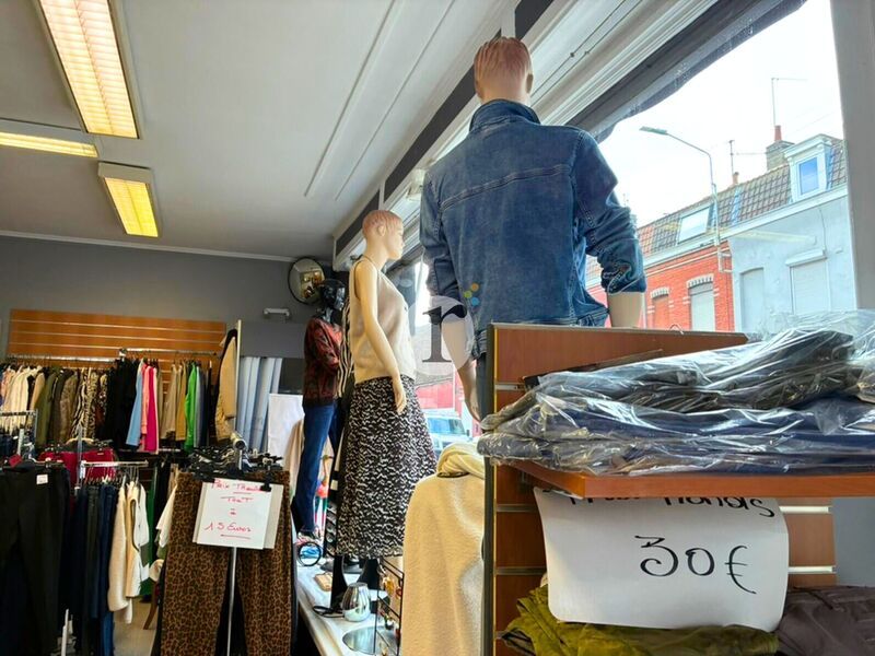 Aires d'Entreprises vous propose, à la location, 