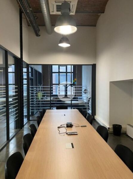 Aires d'Entreprises vous propose, à la location, 