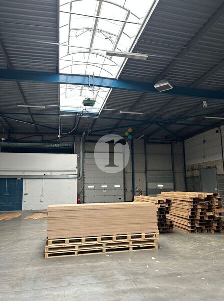 Aires d'Entreprises vous propose, à la location, 