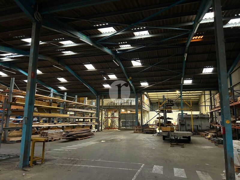 Aires d'Entreprises vous propose, à la location, 