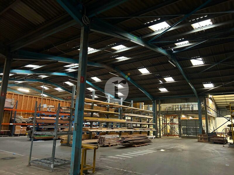 Aires d'Entreprises vous propose, à la location, 