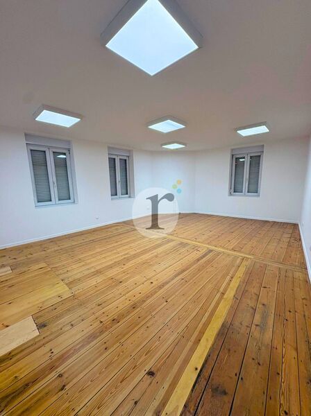 Aires d'Entreprises vous propose, à l'acquisition