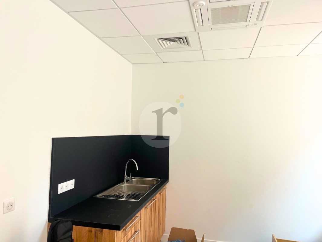 Aires d'Entreprises vous propose, à la location, 