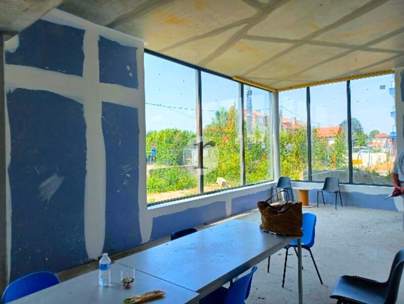 Aires d'Entreprises vous propose, à la location, 