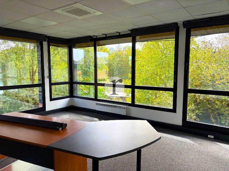 Aires d'Entreprises vous propose, à la location, 