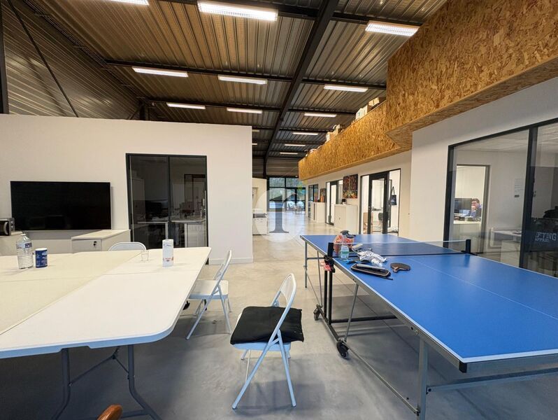 Aires d'Entreprises vous propose, à la location, 