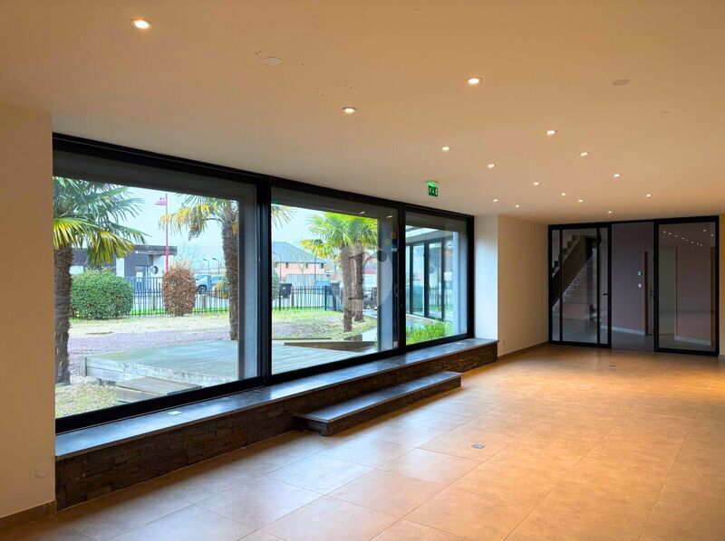 Aires d'Entreprises vous propose, à l'acquisition