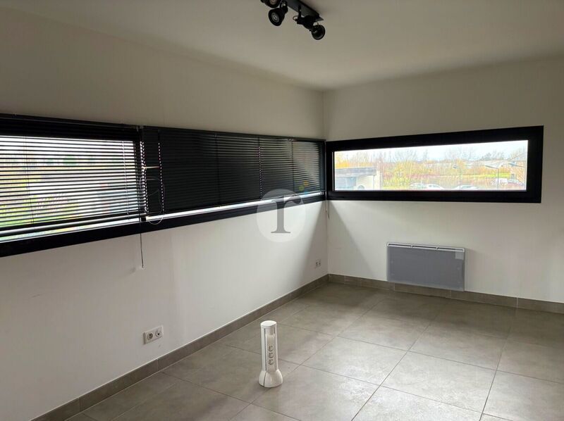 Aires d'Entreprises vous propose, à l'acquisition