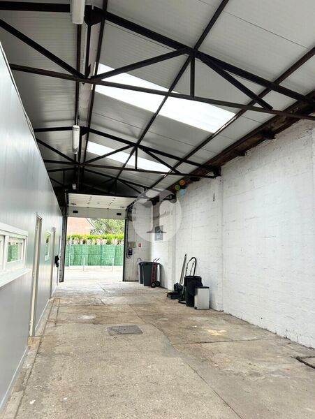 Aires d'Entreprises vous propose, à la location,