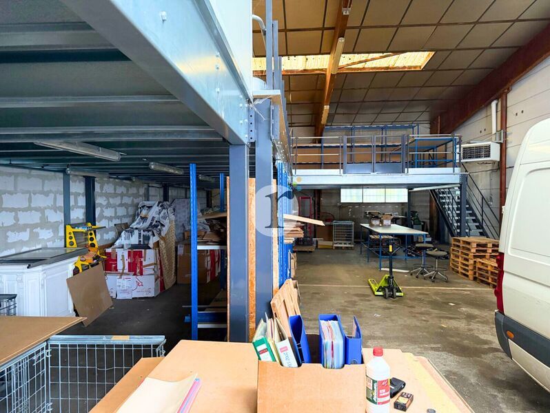 Aires d'Entreprises vous propose, à la location, 