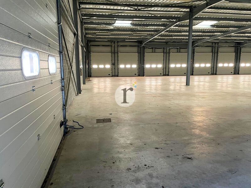 Aires d'Entreprises vous propose, à la location,