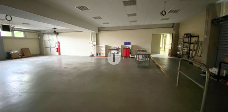 Aires d'Entreprises vous propose, à la location, 