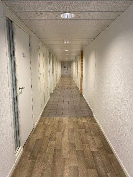 Plateau de bureau en excellent état situé dans un