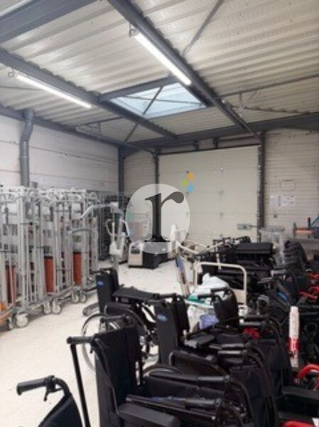 Aires d'Entreprises vous propose, à la location, 