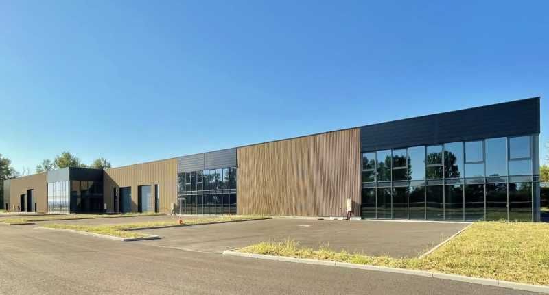 Nous vous proposons 1827 m² d'activités en cours 