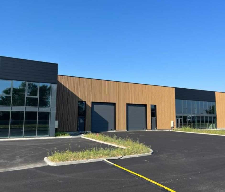 Nous vous proposons 1827 m² d'activités en cours 