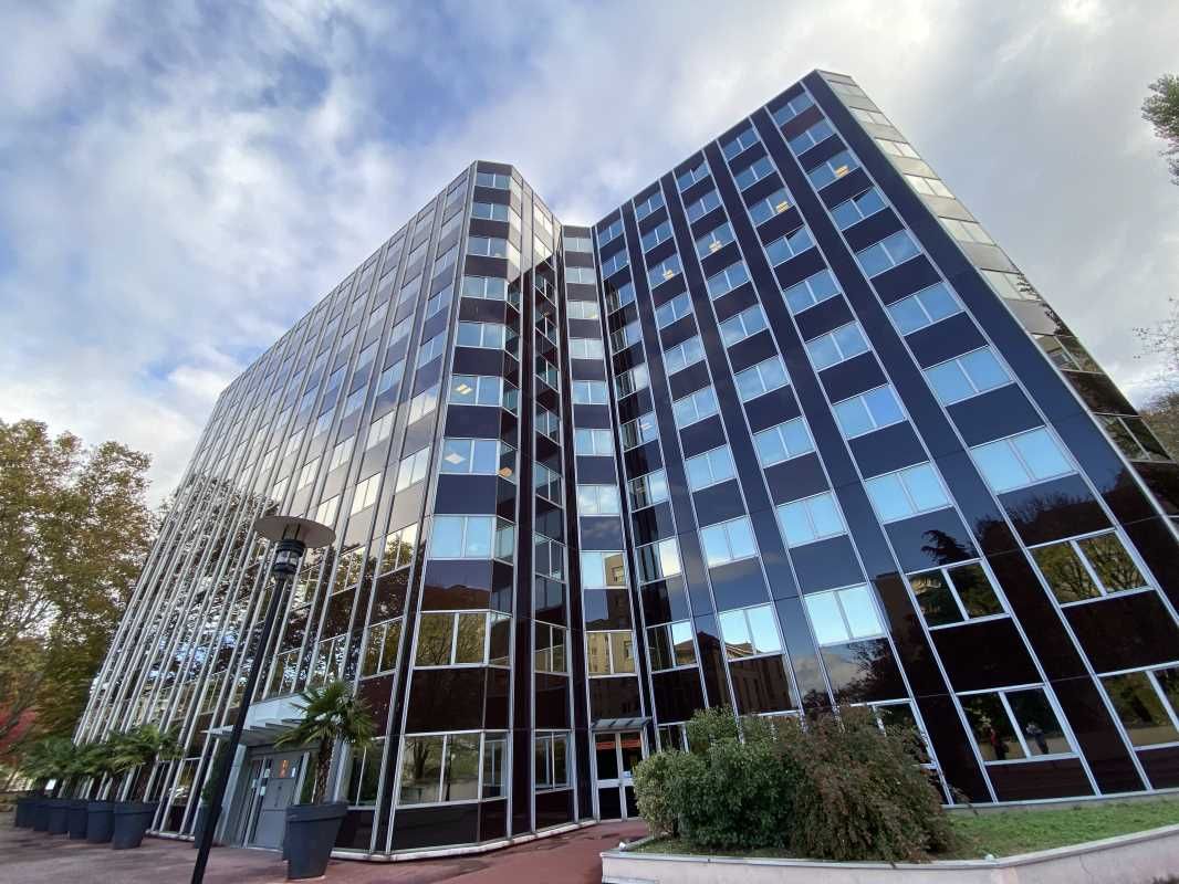 LYON 4 : Situé sur les quais de Saône au sein d'u