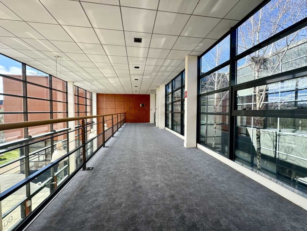 Dans le parc technologique de Saint Priest, des i