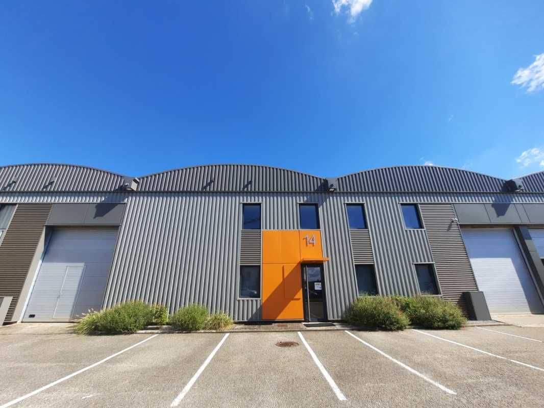 En façade autoroutière, nous vous proposons deux 