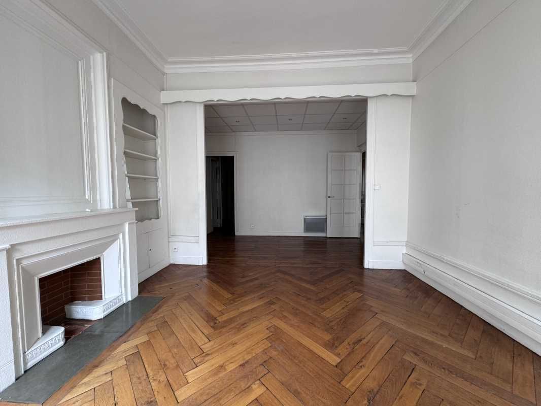 A Lyon Part-Dieu SOROVIM vous propose  131 m² de 