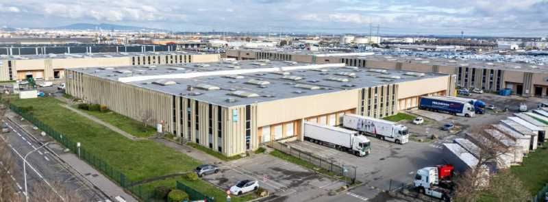 Nous vous proposons à la location un entrepôt div