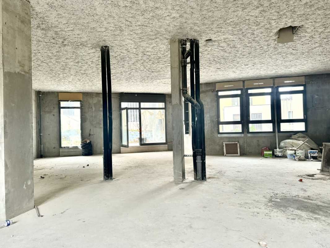 Idéalement situés en plein centre de Charly, ces 