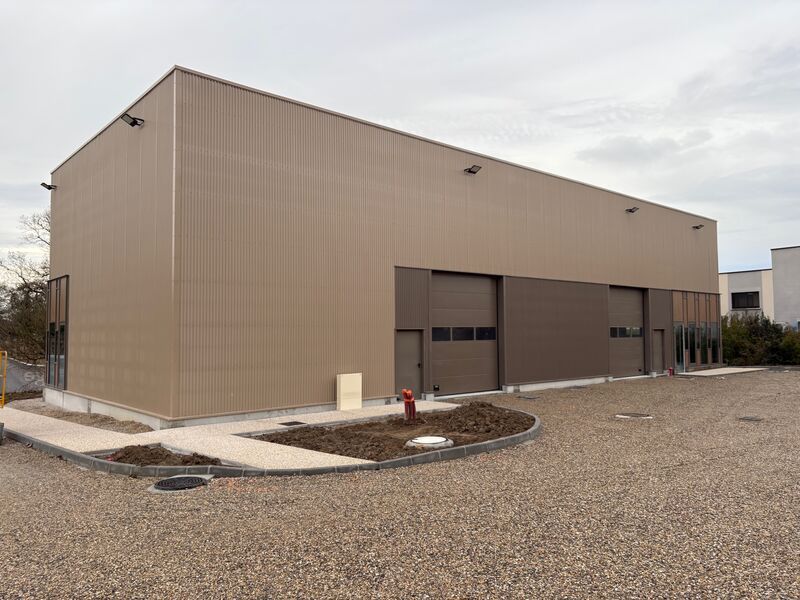 Nous vous proposons à Jons, deux cellules d'activ