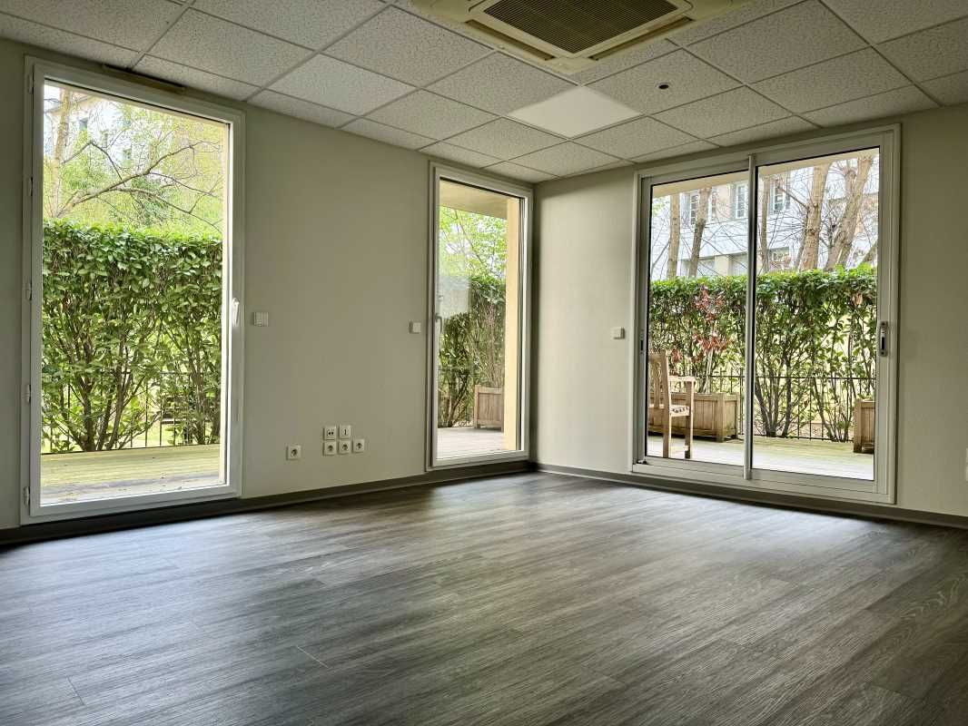 À 5 minutes du métro Sans Souci (ligne D), Sorovi