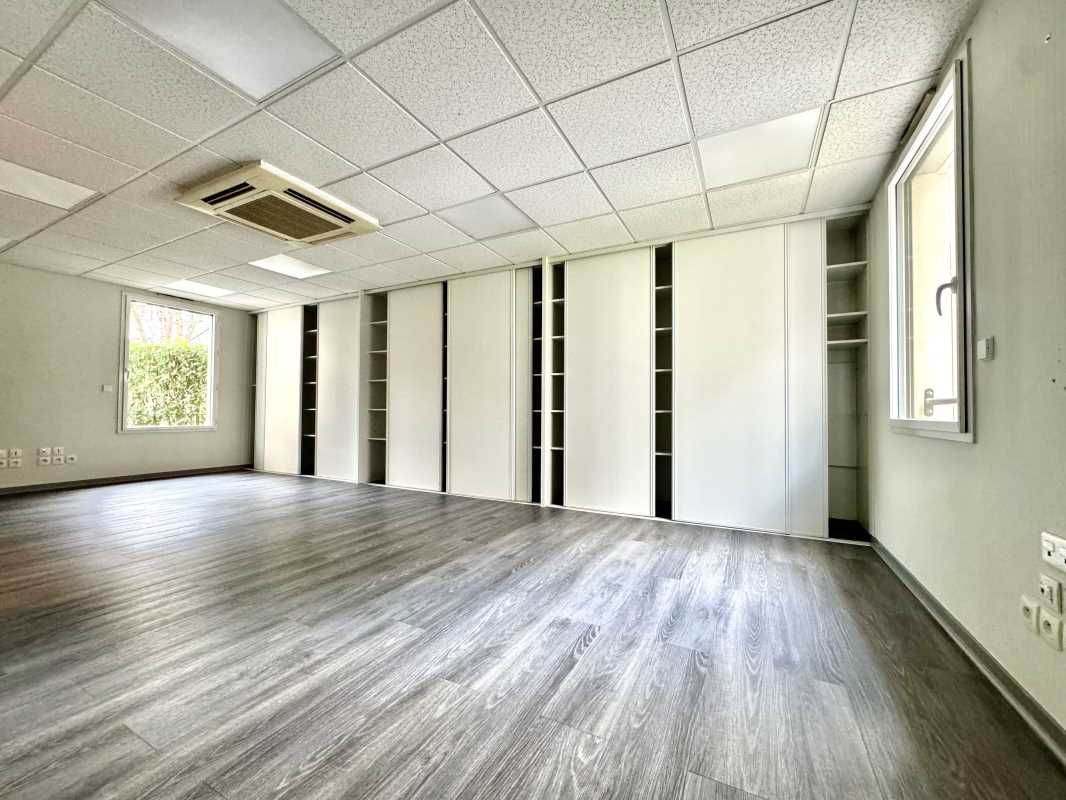 À 5 minutes du métro Sans Souci (ligne D), Sorovi