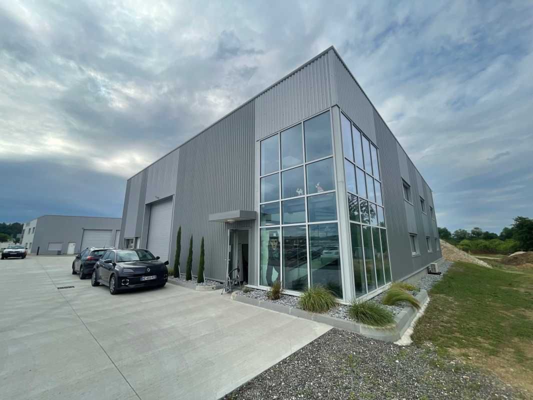 A louer dans la zone industrielle de Vourles, à p