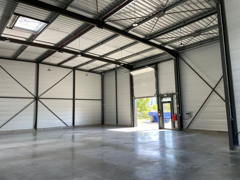 Idéalement situé à Saint-Priest au sein de la Zac