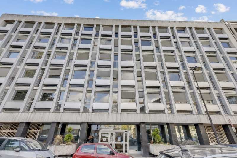 A 300 mètres du métro "Ourcq" et de la Cité de la