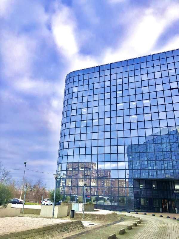 Aux Portes de Paris, à proximité du centre commer