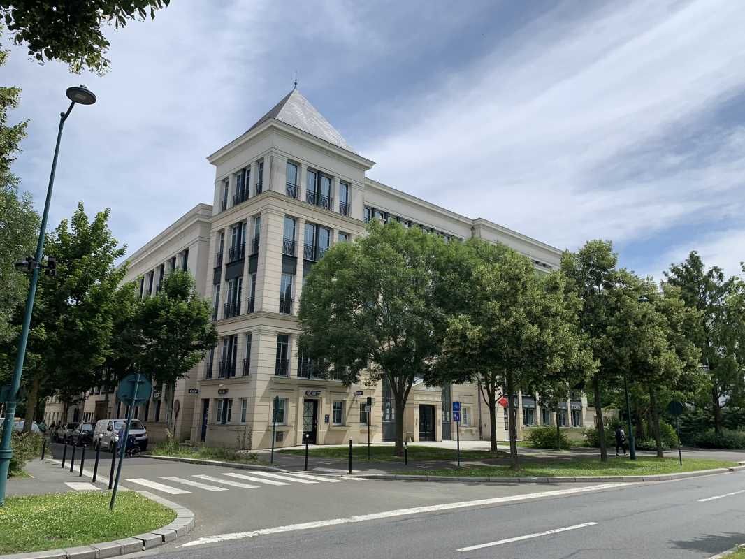 A proximité du c.cial Val d'Europe et de l'autoro