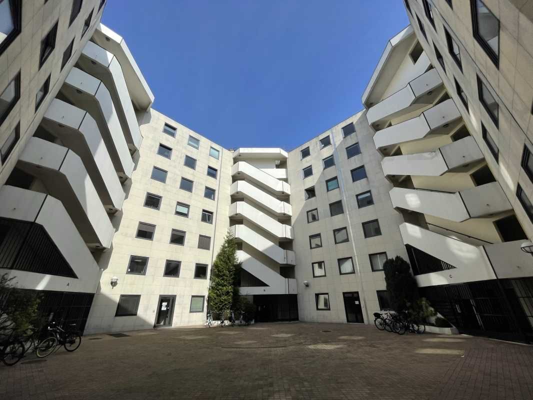 A proximité du métro "Croix de Chavaux", ligne 9,