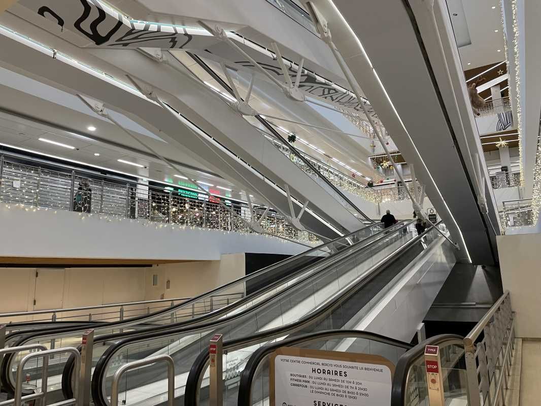 Au sein d'un centre commercial situé Porte de Ber